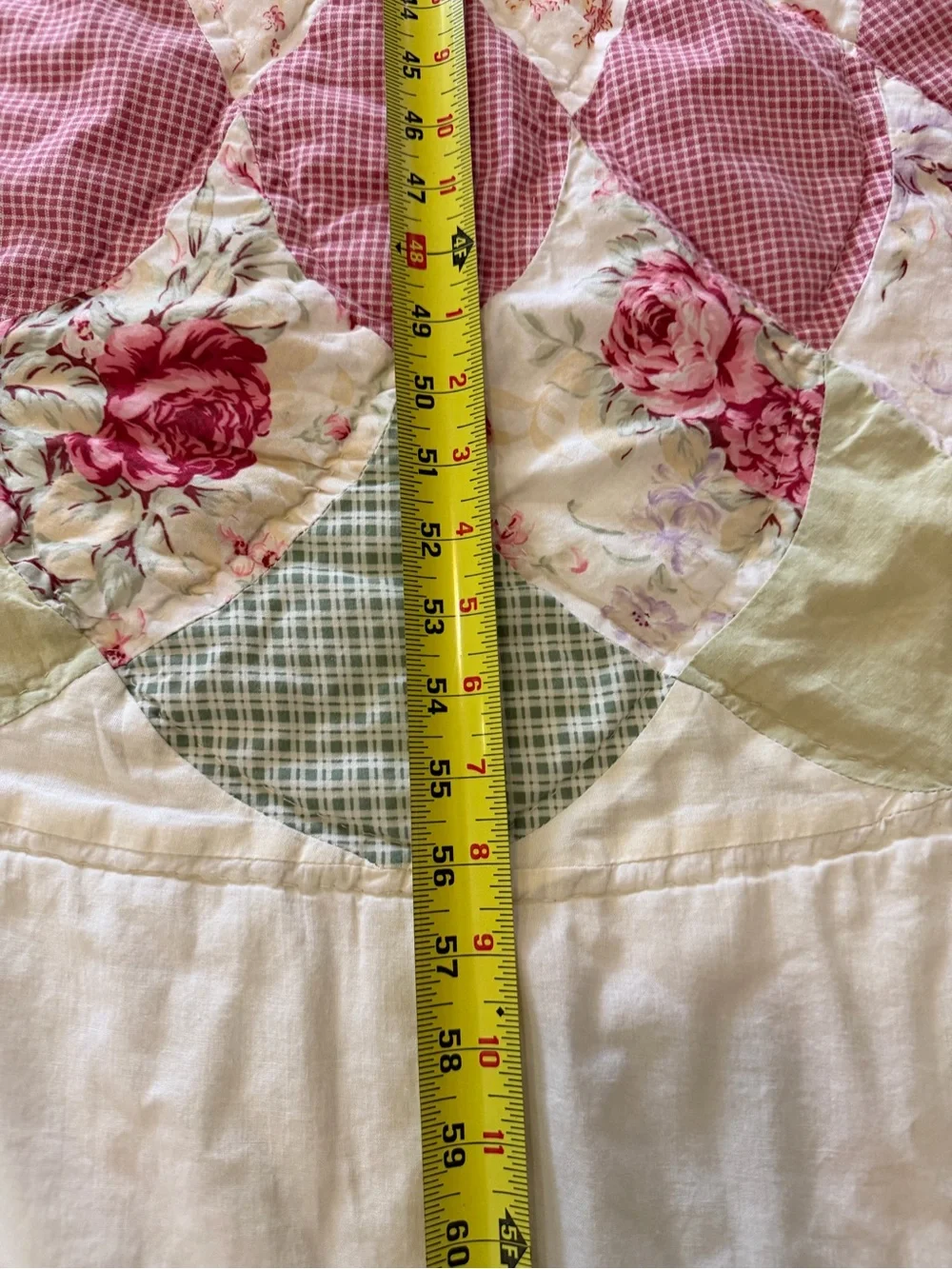 Vintage King Dalia Medallion Quilt, Handcrafted & Machine Made Farmhouse Cottage